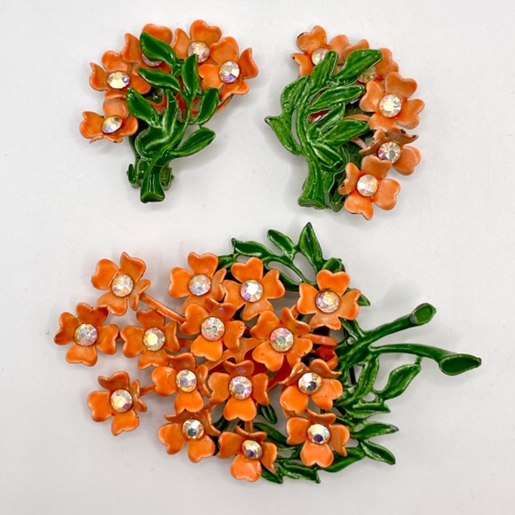 Vintage Unsigned Orange Green Enamel Brooch Pin Clip-on Earrings Set Rhinestones - Picture 4 of 14
